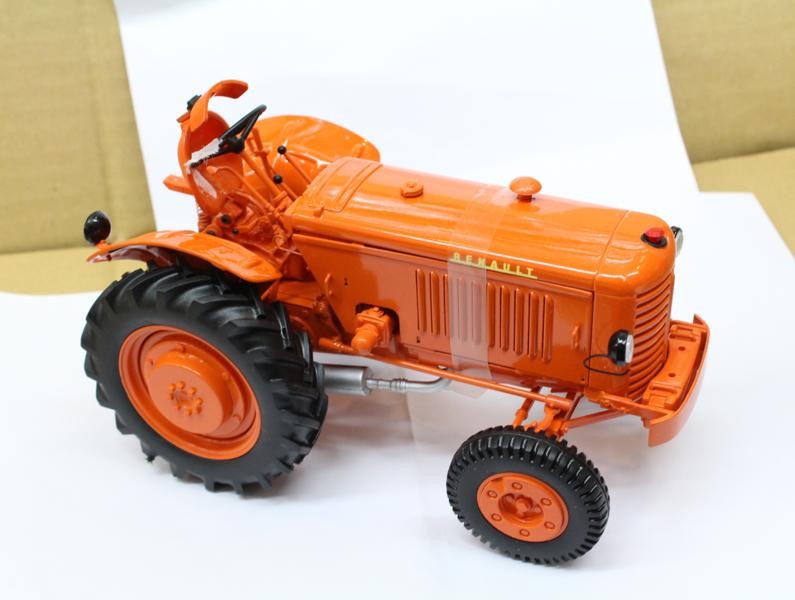 Hachette Universal Hobbies 1/43 Classique 1950 Renault R 3042