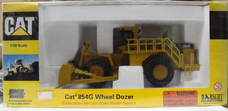 Miniature Construction World - Caterpillar 854G Wheeled Dozer