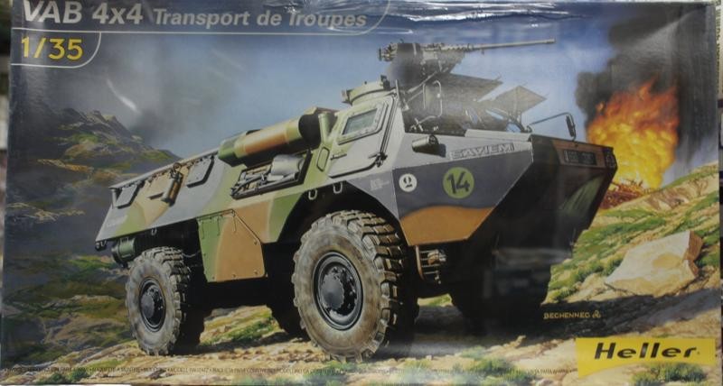 Maquette Heller VAB 4x4 Transport De Troupes - Échelle 1/72ème, 39 Pièces